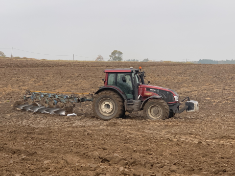 Uslugi rolnicze rolne usluga orki orania duzy traktor 1