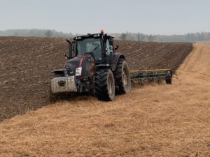 Uslugi rolnicze rolne usluga orki orania duzy traktor 3